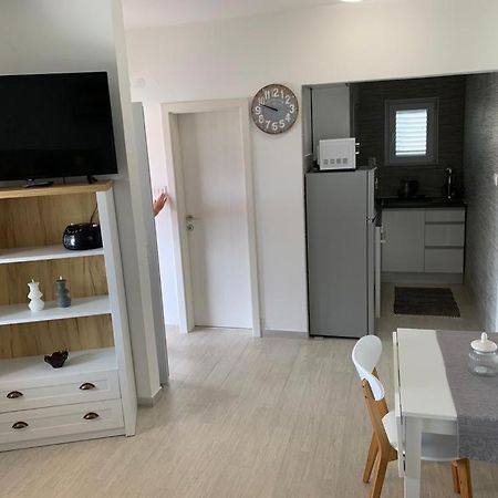 Tara'S Apartman San Pietro di Brazza Esterno foto